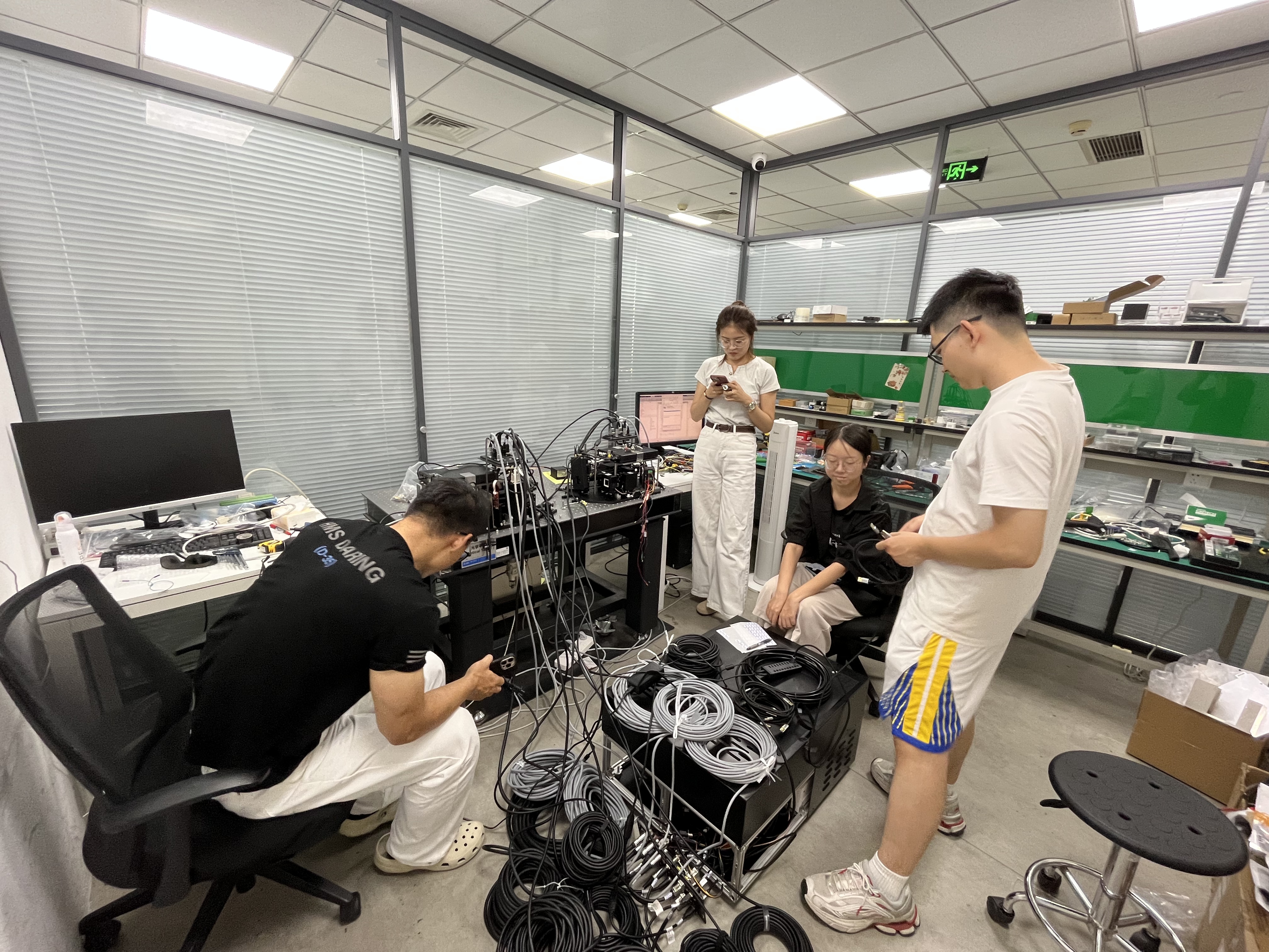 精密应力测量仪器研制现场